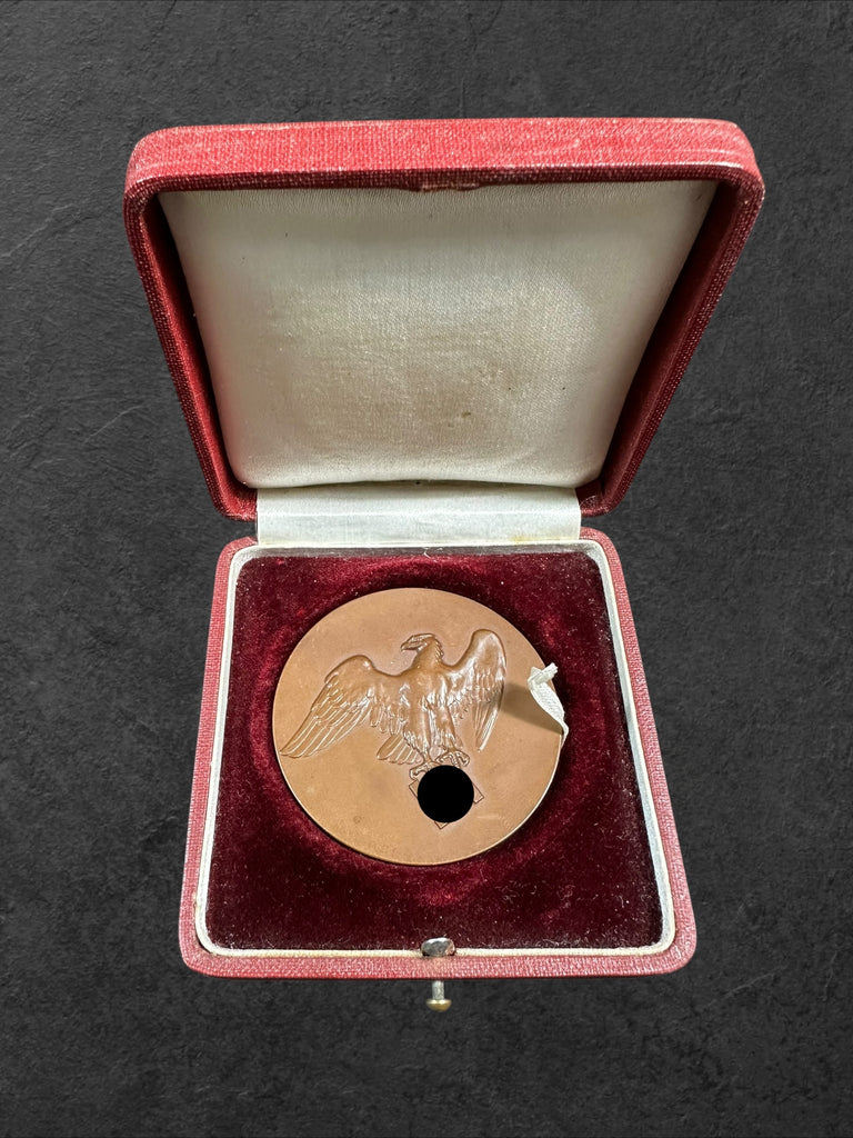 Staatspreismedaille für besondere Leistung in der Tierzucht im Roten Etui