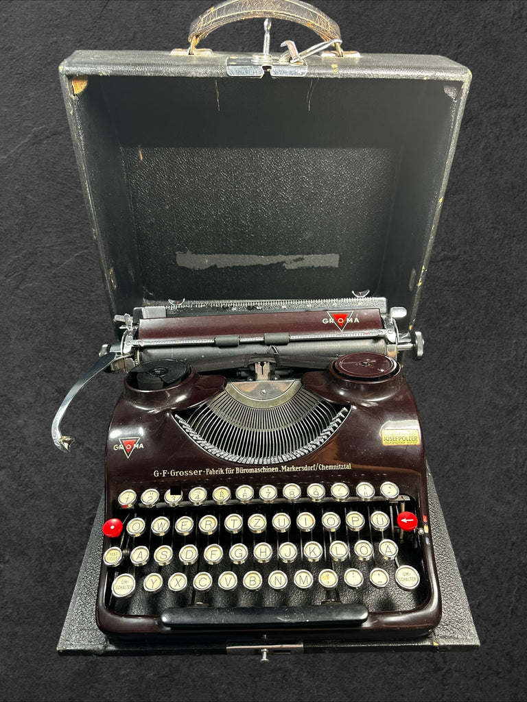 SS-Schreibmaschine Groma Model N mit Runentaste der SS