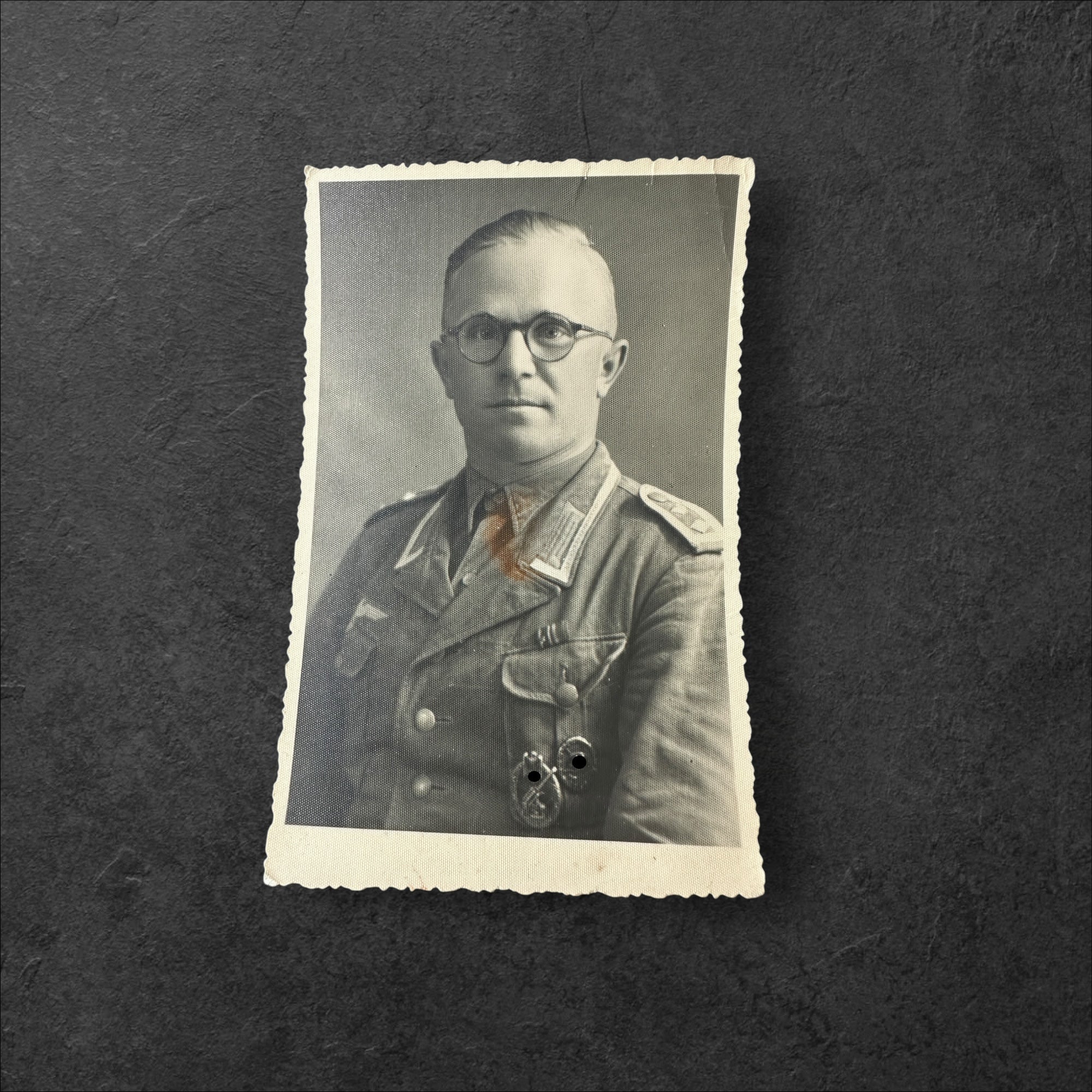Fotografie eines Hauptfeldwebel mit Heeresflakkampfabzeichen