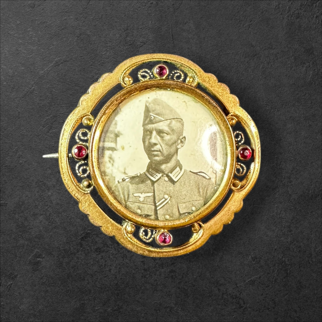 Patriotische Brosche