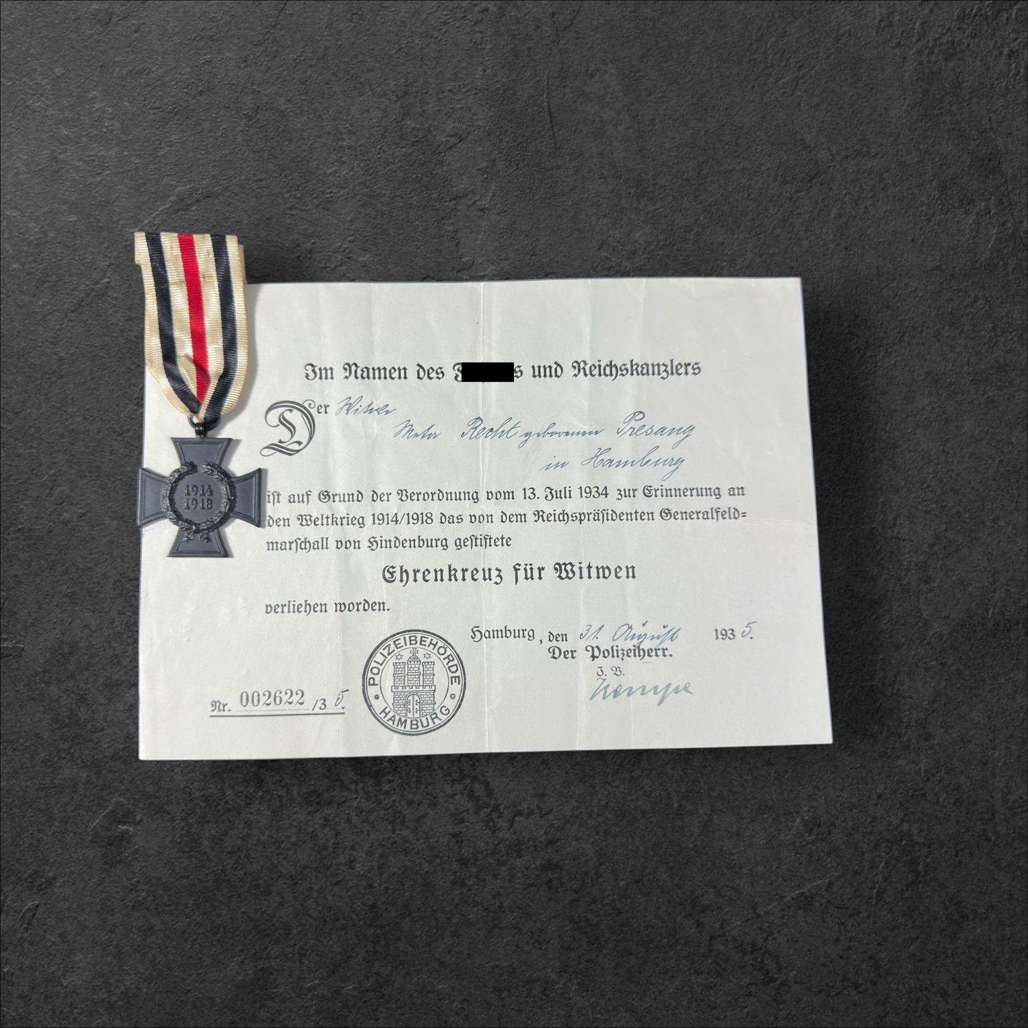 Witwenkreuz mit Verleihungsurkunde