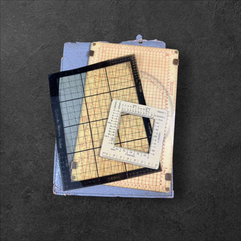 Zielgevierttafel mit Planzeiger und Gelände-Skizzen-Helfer