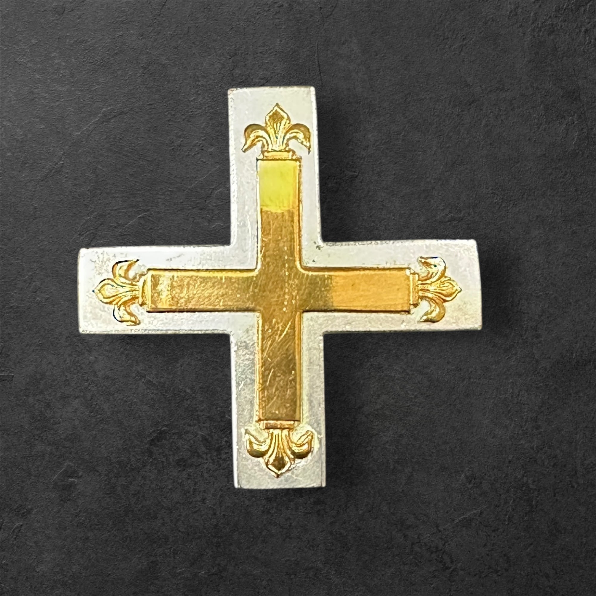 Baltenkreuz an Nadel