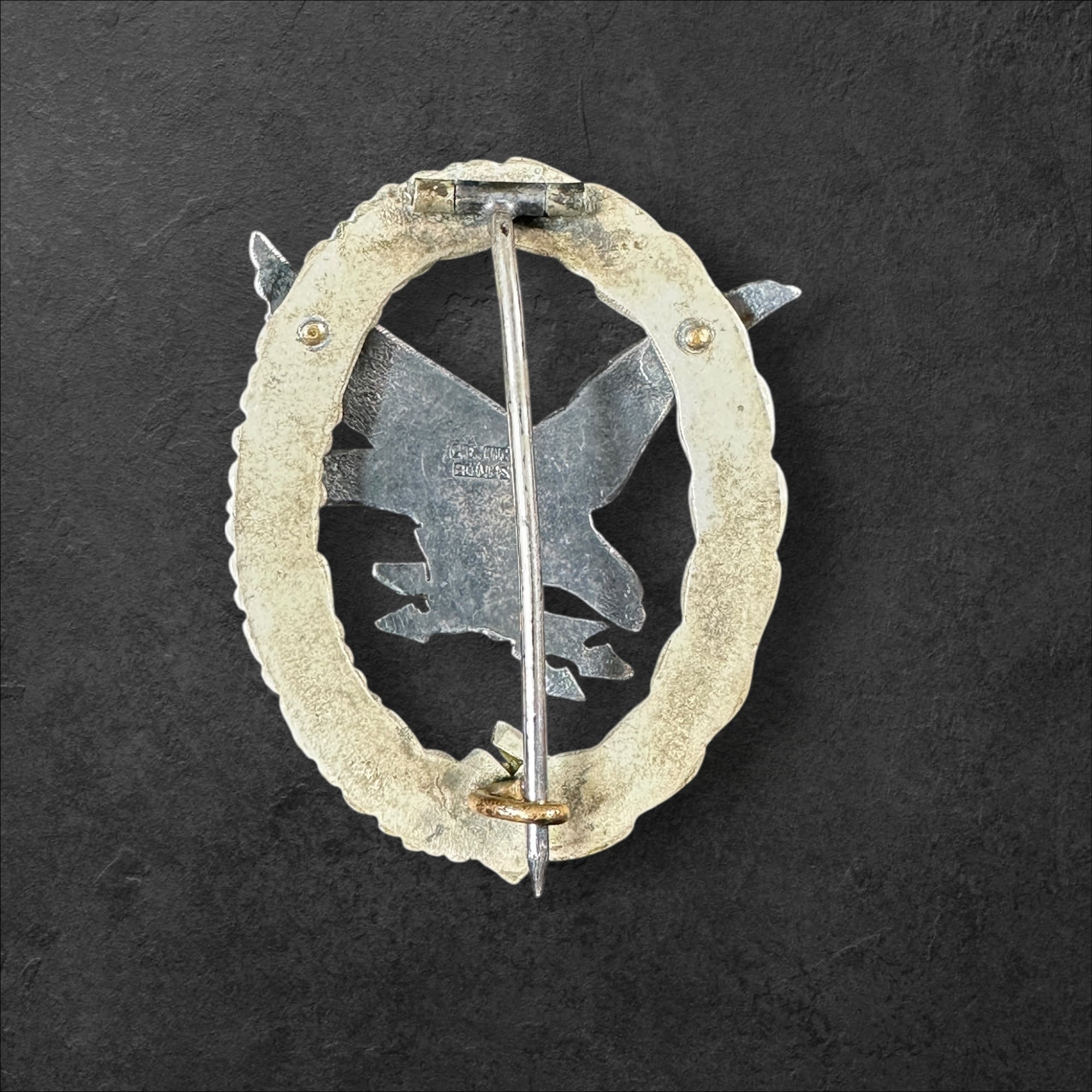 Fliegerschützenabzeichen mit Blitzbündel der Luftwaffe J4